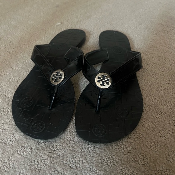 Black Tory Burch Flip Flop. Size 7 - Picture 4 of 4